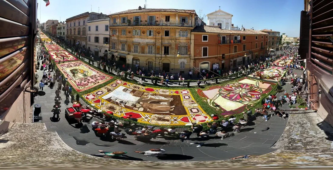L'Infiorata di Genzano di Roma vista dall'alto, 2014