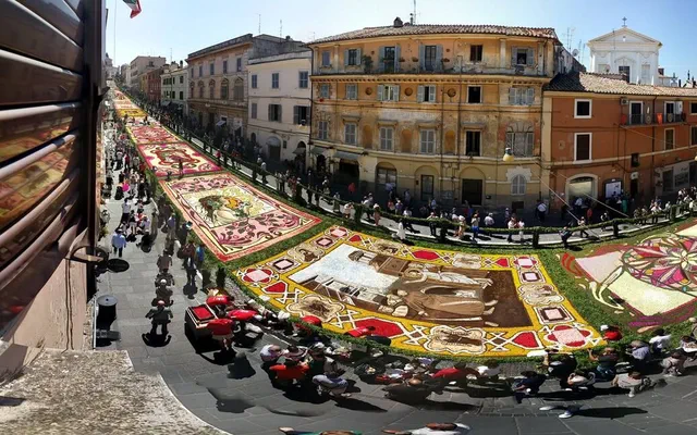 L'Infiorata di Genzano di Roma vista dall'alto, 2014
